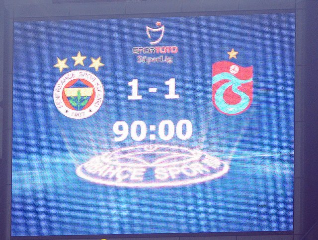 Fenerbahçe - Trabzonspor maçında ekrana yansımayan anlar...