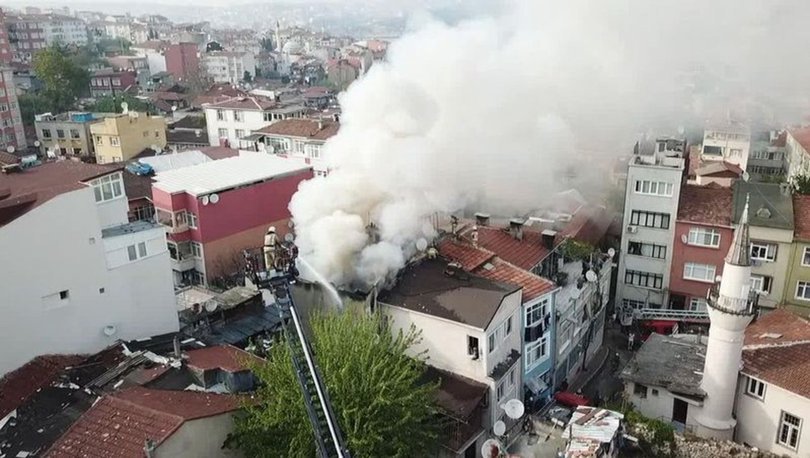 Fatih'te 3 katlı binada yangın