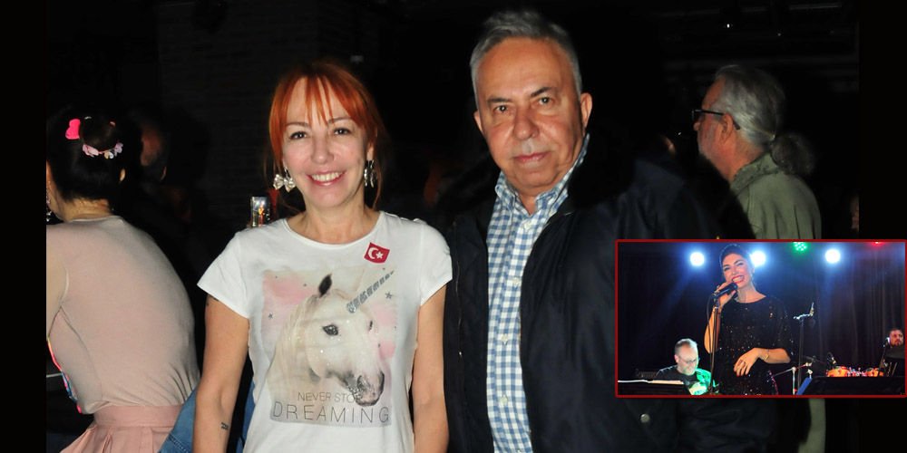 Dostlarına özel sahne...