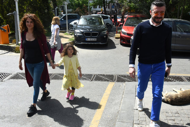 Gamze Topuz'un kızı Elis Naz objektiflere poz verdi - Magazin haberleri