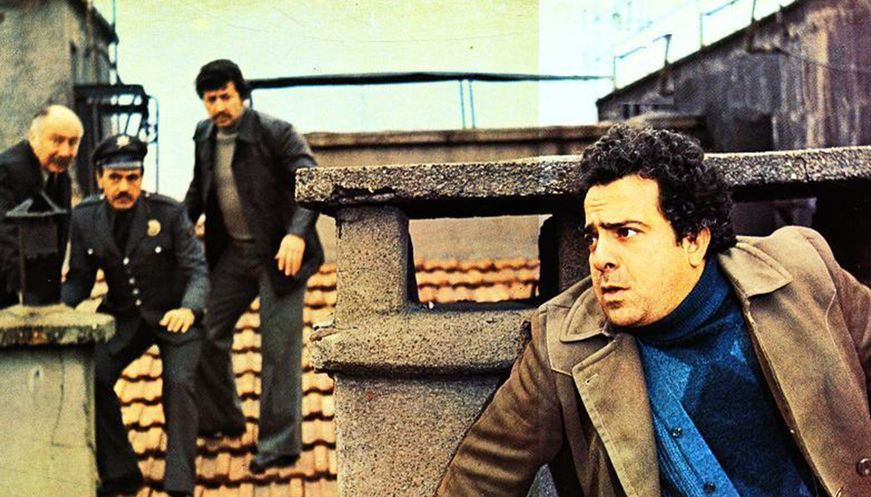 Zeki Alasya'nın yönettiği ilk film, 1977 yapımı 'Aslan Bacanak' oldu. 