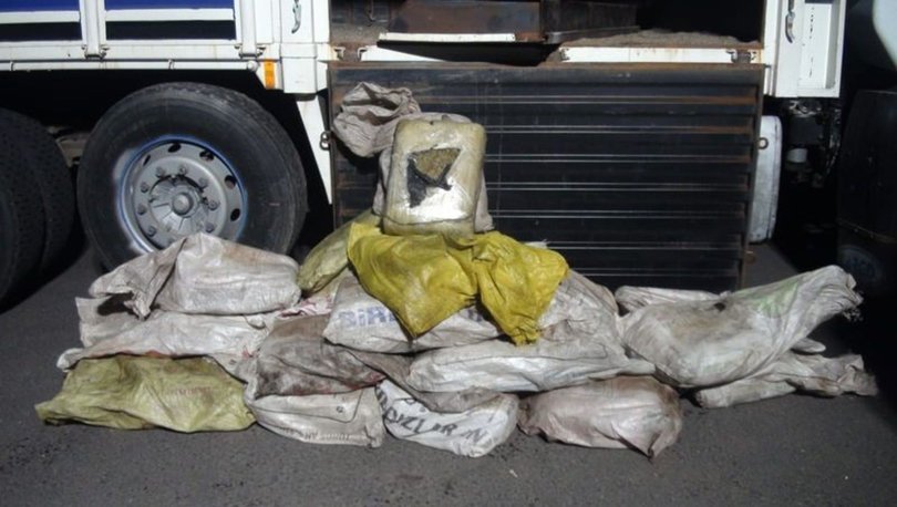 Diyarbakır'da kamyon zulasından 179 kilo esrar çıktı