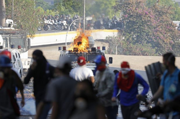 Venezuela'da muhalefet Cumartesi sokakta