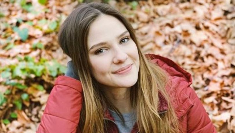 Alina Boz Kimdir Kac Yasinda Ve Nereli Alina Boz Dan Nisanlanma Aciklamasi