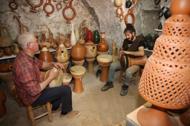 Çanak ustası toprağa "ses" veriyor