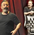 Hakan Hatipoğlu, eşi Gizem Hatipoğlu ve arkadaşları ile birlikte önceki akşam Cem Yılmaz’ın "Diamond Elite Platinum Plus" gösterisini izledi. Hatipoğlu, sosyal medya hesabından Cem Yılmaz