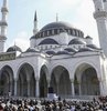 İzmir Cuma saati, 10 Mayıs Cuma namazı için hazırlıklarını yapan İzmirliler tarafından araştırılıyor. Diyanet İşleri Başkanlığı