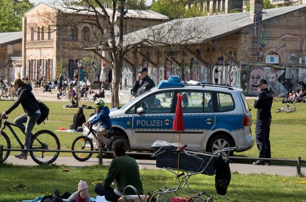 Berlin'de bir parkta uyuşturucu satıcıları için özel alanlar belirlendi