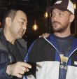 Şarkıcı Serdar Ortaç ve Sinan Akçıl, önceki akşam Etiler’de objektiflere yansıdı. Serdar Ortaç, “İçeride maç yaptık. Sinan Akçıl’ın bana 350 TL borcu var” dedi
