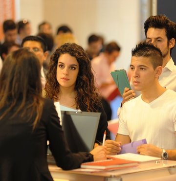 Türkiye İstatistik Kurumunun (TÜİK) "İstatistiklerle Gençlik 2018" araştırmasına göre, geçen yıl itibarıyla Türkiye nüfusunun yüzde 15,8
