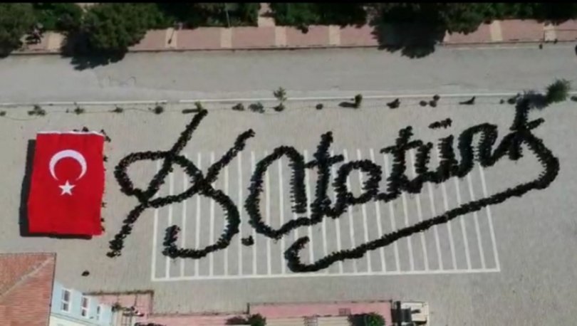 699 öğrenci Atatürk'ün imzasını attı