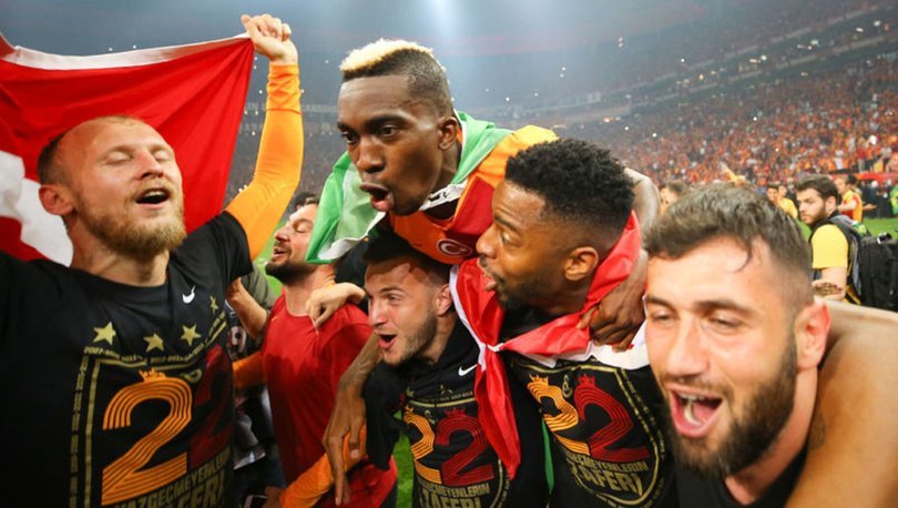 Galatasaray, krizler arasında çifte kupaya ulaştı
