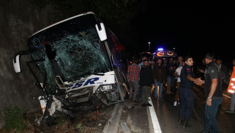 Bolu Dağı'nda yolcu otobüsü traktöre çarptı: 1 ölü, 12 yaralı