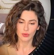 Küçük Ağa, Al Yazmalım ve Bizim Hikaye gibi birçok diziden rol alan Nesrin Cavadzade, sosyal medya hesabından yaptığı paylaşımlarla adından söz ettirmeye devam ediyor. Cavadzade, sosyal medya hesabından yaptığı son paylaşım ile takipçilerinin dikkatini çekti