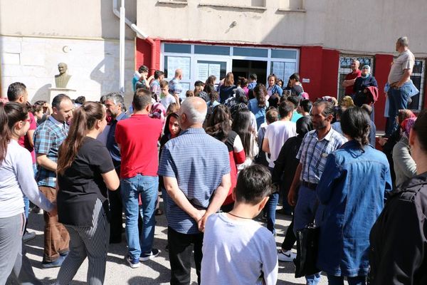 Milyonların LGS heyecanı! Kimine vatandaş, kimine polis yetişti