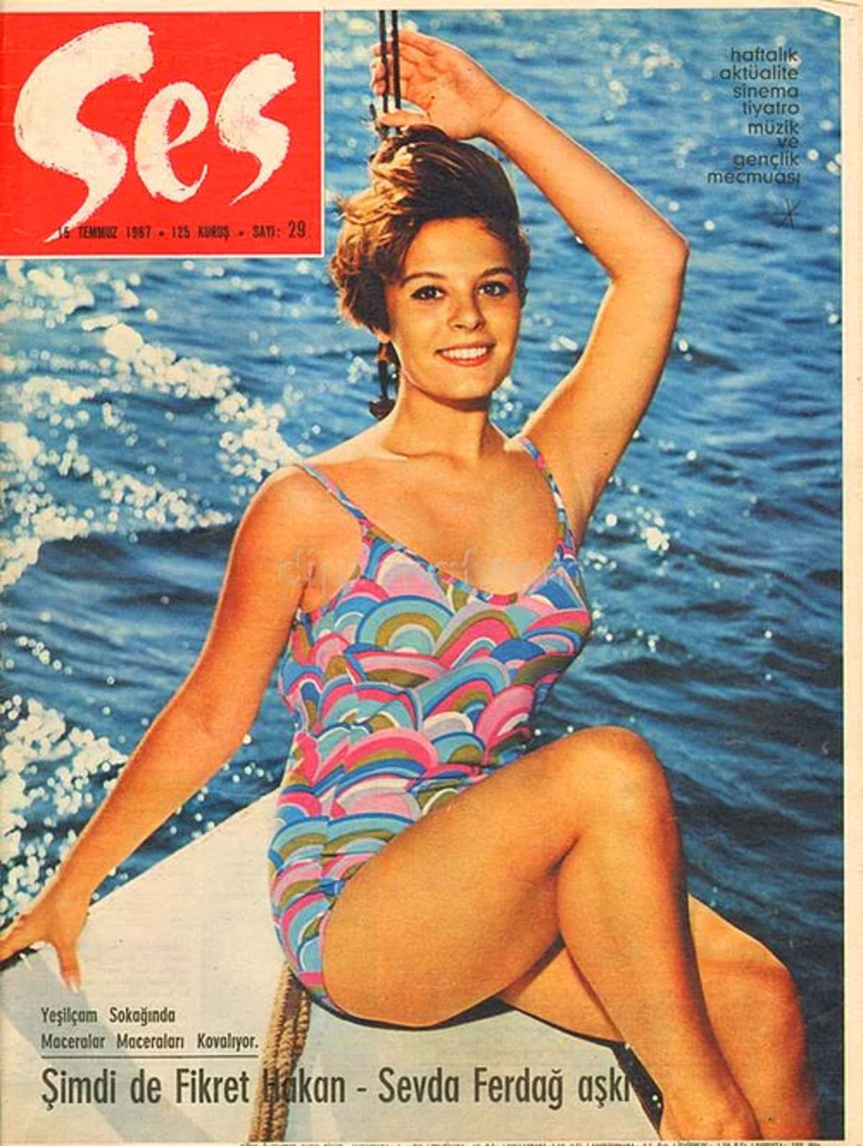 Yıl 1967... Hülya Koçyiğit, dönemin en çok satan dergisi olan Ses Dergisi'ne bir kez daha kapak oldu. 