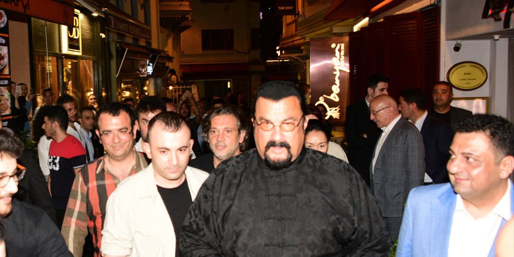 Boğaz'da yemek yedi...