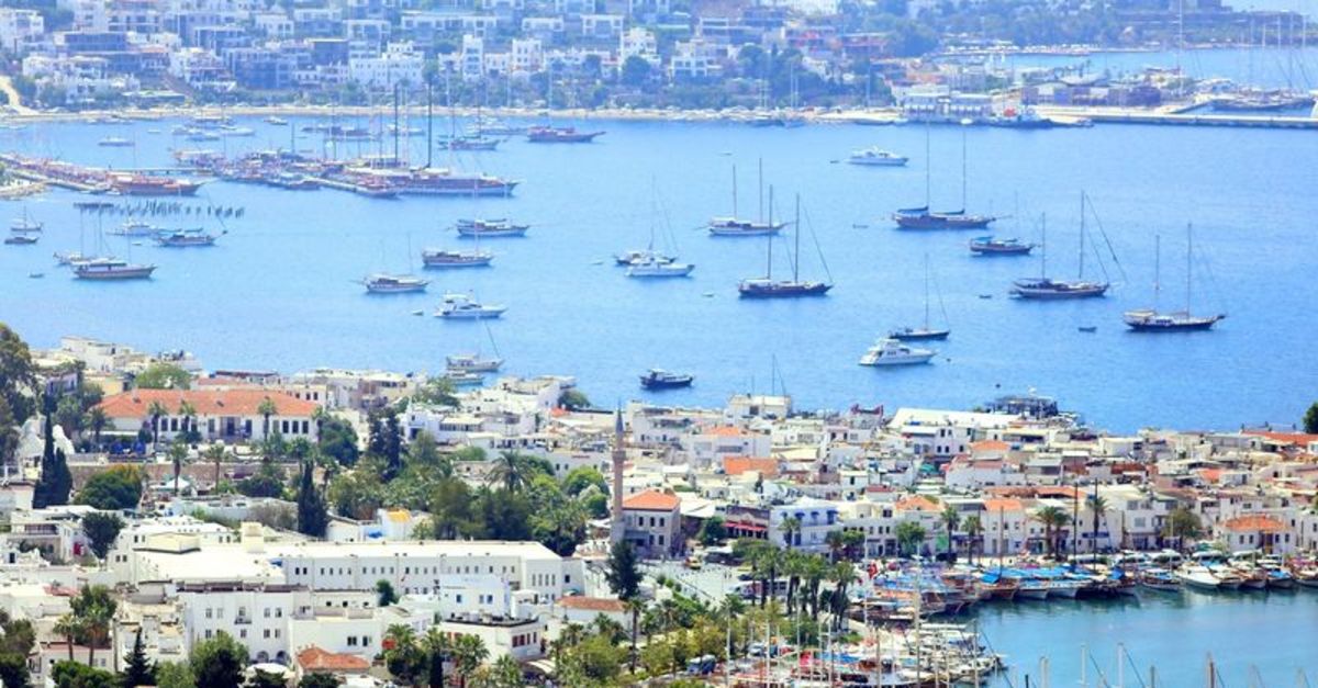 Город расположенный в море. Бодрум провинция. Бодрум население. Bodrum view. Bodrum Districts.