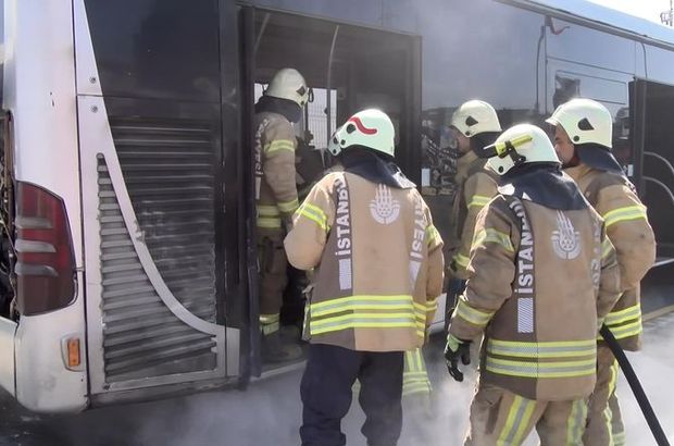 Esenyurt'ta metrobüste yangın 