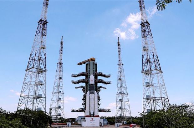 Hindistan uzaya keşif aracı gönderdi