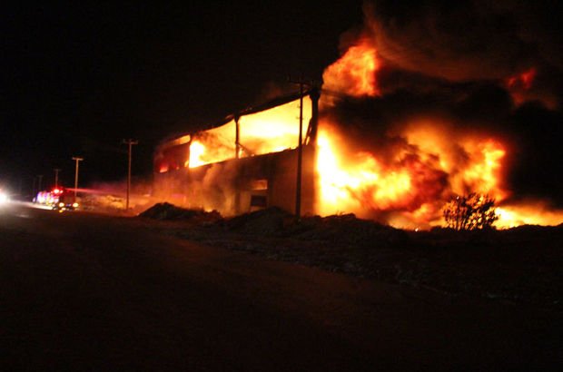 Fabrika yangını 10 saat sonra söndürüldü!
