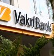 Vakıfbank, Merkez Bankasının faiz kararı sonrasında kredi faiz oranlarında indirime giden bankalar arasında yer aldı. Vakıfbank Genel Müdürlüğü tarafından yapılan açıklamayla yeni faiz oranları paylaşıldı. Kararın ardından kredi almak isteyen pek çok kişi 2019 Ağustos ayı Vakıfbank kredi faiz oranlarını araştırmaya başladı. Peki Vakıfbank güncel kredi faiz oranları ne kadar? Vakıfbank konut kredisi faiz oranları kaça düşürüldü? İşte detaylar... 