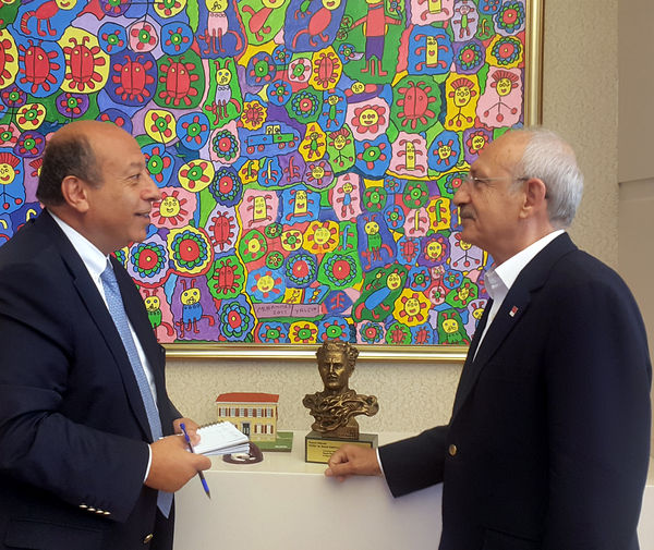 Muharrem Sarıkaya, Kemal Kılıçdaroğlu ile CHP liderinin makamında sohbet etti.