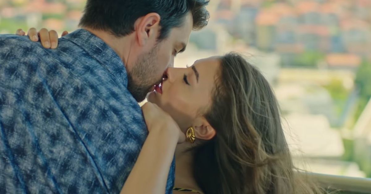 kerem ve ayse kendilerini sorguluyor