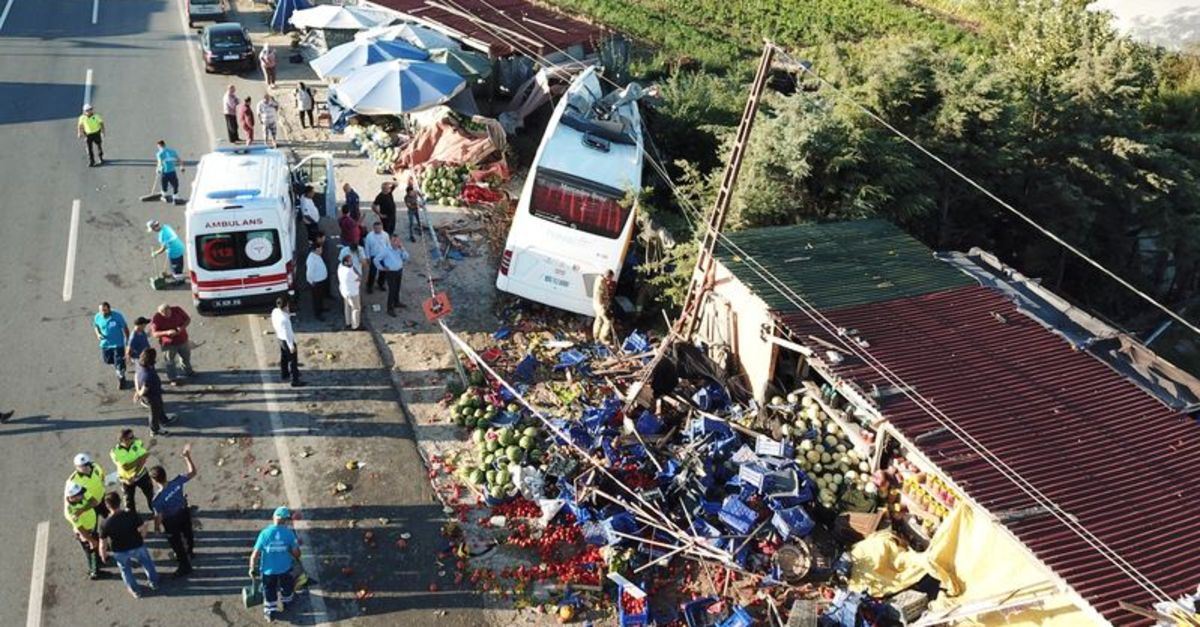 Son Dakika Feci Kaza Havaist Otobusu Devrildi Olu Ve Yaralilar Var Haberler Son Dakika Haberler