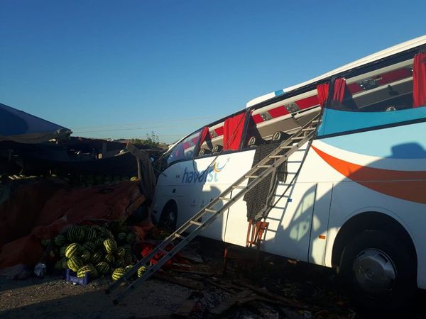 Son Dakika Feci Kaza Havaist Otobusu Devrildi Olu Ve Yaralilar Var Haberler Son Dakika Haberler