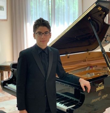 13 yaşındaki Türk piyanist birincilik ödülü kazandı