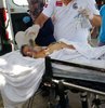 Bursa’da ailesi ile gittiği kaplıcada koşarak havuza girmek isteyen 10 yaşındaki çocuk havuza düştü. Boğulma tehlikesi geçiren çocuk, vatandaşların yardımı ile sudan çıkarıldı. Uzun süre kalp masajı yapılan küçük çocuk hayata geri döndürülerek Yüksek İhtisas Eğitim ve Araştırma Hastanesi’ne sevk edildi. 10 yaşındaki çocuğun hayati tehlikesinin devam ettiği öğrenildi