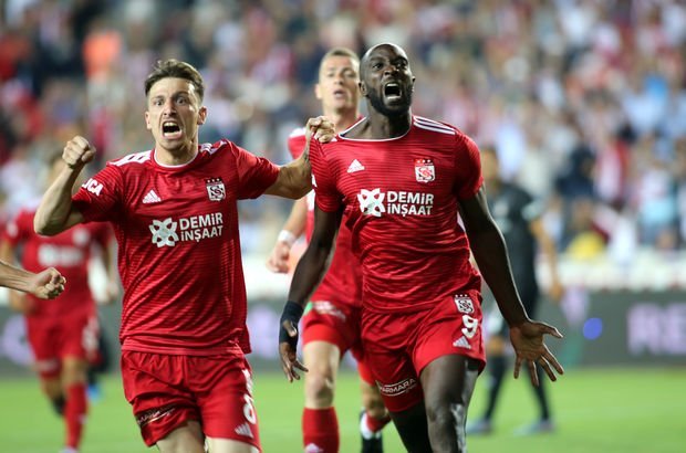 Sivasspor, Kartal'ı 3 golle avladı!