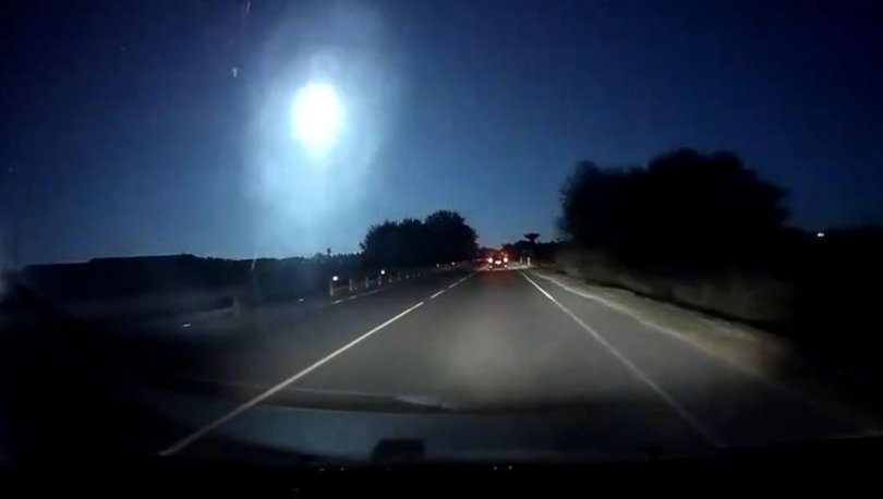 Son dakika! İtalya’da düşen meteor gökyüzünü aydınlattı - HABERLER