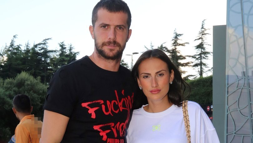 Futbolcu Uğur Demirok eşi Damla Demirok ile baş başa öğle yemeği yedi - Magazin haberleri
