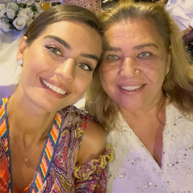 Amine Gülşe annesi Gülter Gülşe'nin yeni yaşını kutladı - Instagram Magazin haberleri