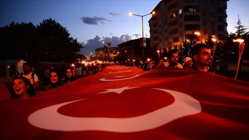 1071 metrekare Türk bayrağıyla 