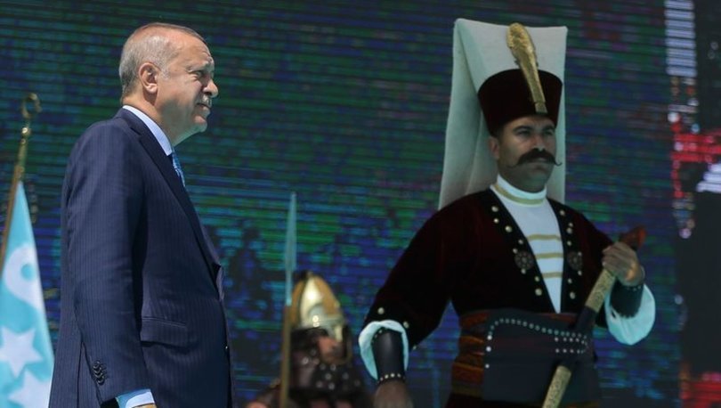 Son dakika haberi! Cumhurbaşkanı Erdoğan'dan Malazgirt'te net mesajlar! Fırat'ın Doğusu için...
