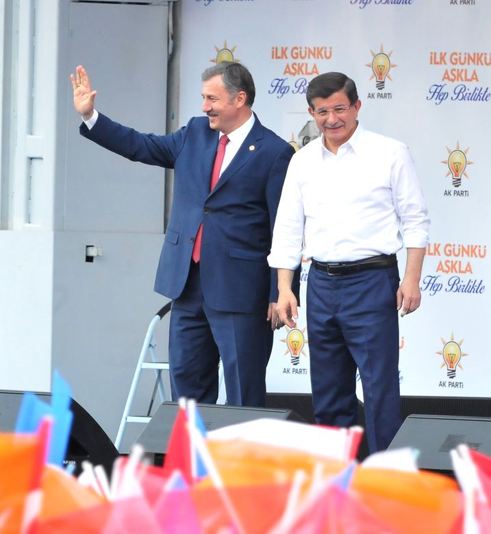 Selçuk Özdağ ve Ahmet Davutoğlu.