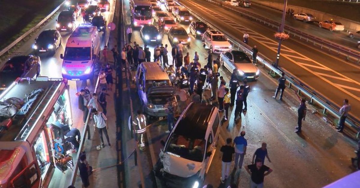 Son Dakika Feci Kaza Sirinevler De 5 Arac Birbirine Girdi 1 Olu 3 Yarali Gundem Haberleri