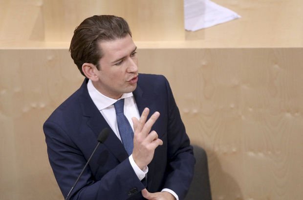 Avusturya'nın eski başbakanından başörtüsü yasağı sözü