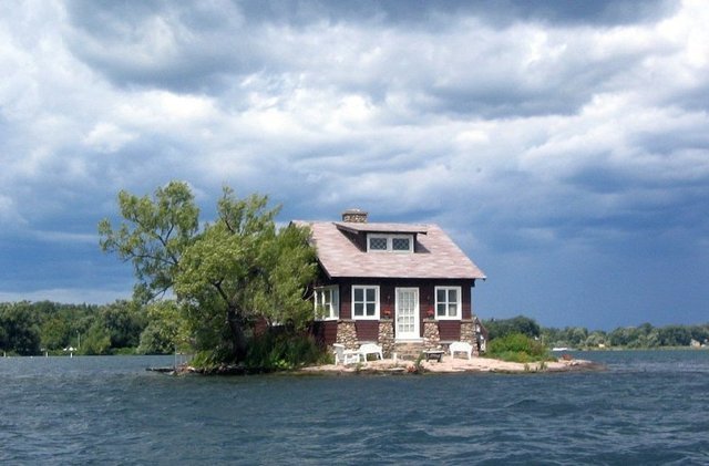 Dünyanın en küçük adası! Adada sadece ev ve ağaç bulunuyor