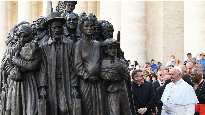 Vatikan'da göçmenler için ayin: 400 yıl sonra ilk kez yeni bir heykel dikildi