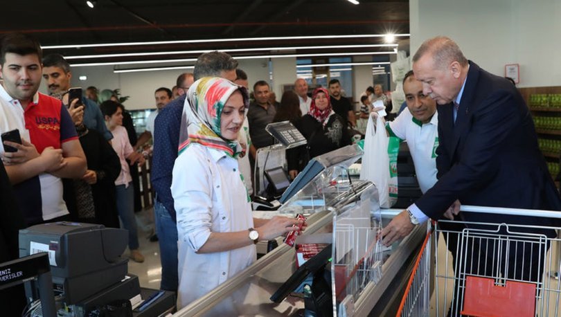 Erdoğan, Tarım Kredi Kooperatifi satış mağazasından alışveriş yaptı
