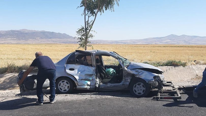 Kırıkkale'de 2 otomobil çarpıştı: 1 ölü, 10 yaralı