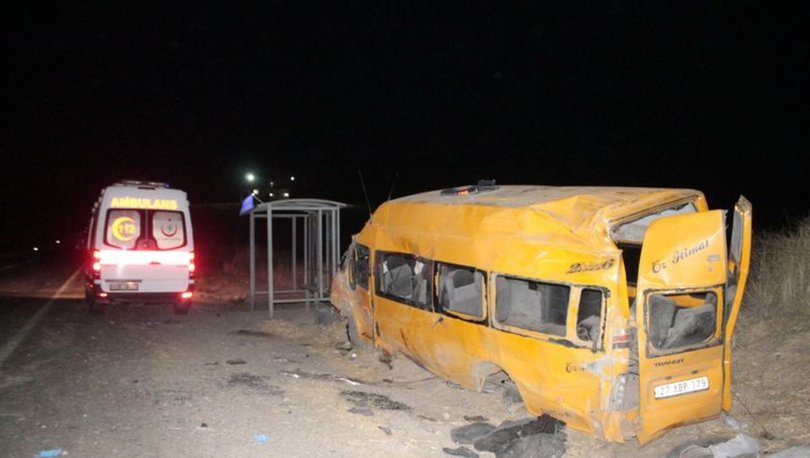 Son dakika! Göçmenleri taşıyan minibüs kaza yaptı: 1 ölü, 4'ü ağır 12 yaralı - Haberler