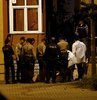 Eyüpsultan’da tartıştığı eşini falçata ile öldüren şahıs, polisi arayarak cinayeti itiraf etti. Olaydan 2 gün sonra polisi arayarak eşimi öldürdüm diyen zanlı Özgür Ecrim, daha sonra polis merkezine giderek teslim oldu