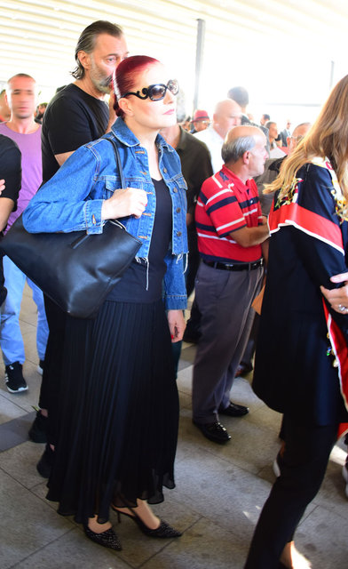 Tarık Ünlüoğlu son yolculuğuna uğurlandı - Gözyaşları sel oldu - Magazin haberleri