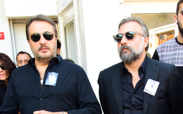 Tarık Ünlüoğlu son yolculuğuna uğurlandı - Gözyaşları sel oldu - Magazin haberleri