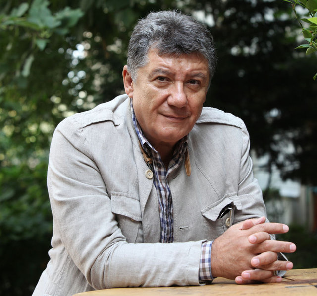 Tarık Ünlüoğlu son yolculuğuna uğurlandı - Gözyaşları sel oldu - Magazin haberleri